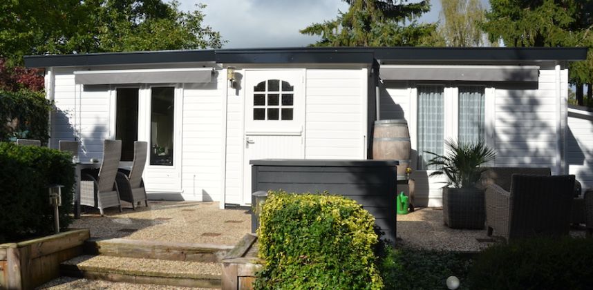 Dubbel Red Cedar chalet op ruime kavel K86