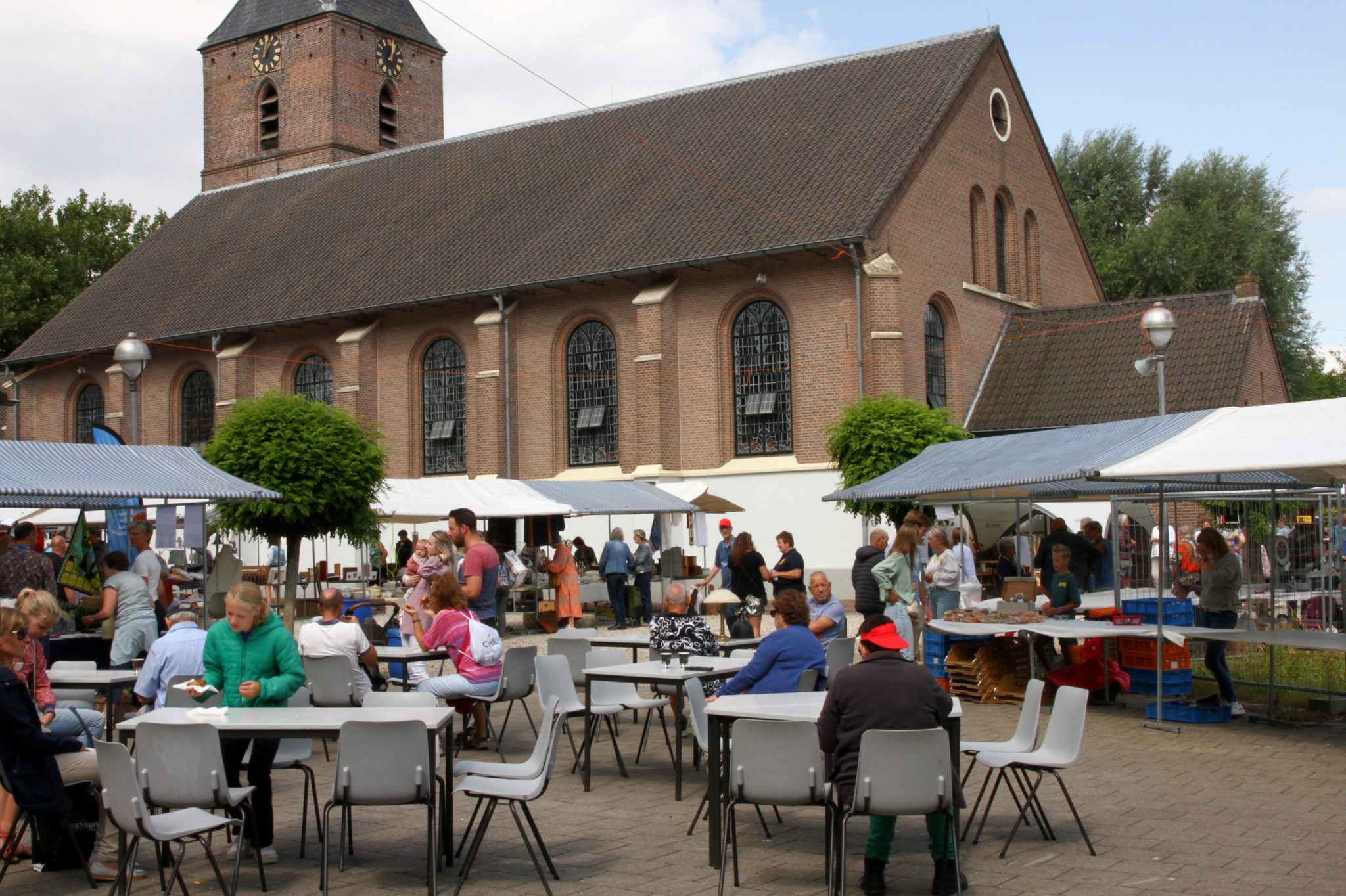 Rommelmarkt-Hervormde-Kerk-02-scaled